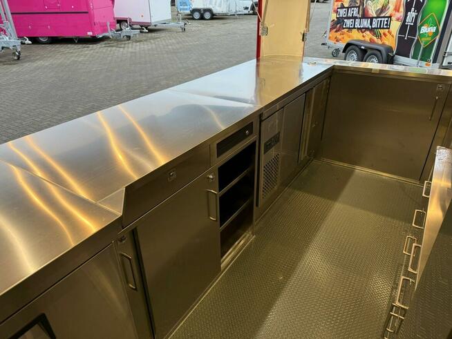 Producent przyczep gastronomicznych z pełnym wyposażeniem FO