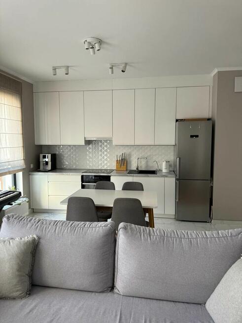 Nowoczesne i przytulne 2 pokoje – Nowy Budynek | Wynajem od