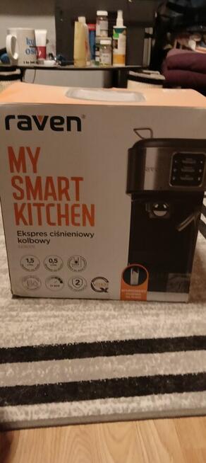 Sprzedam tanio używany express kolbowy do kawy marki Raven.