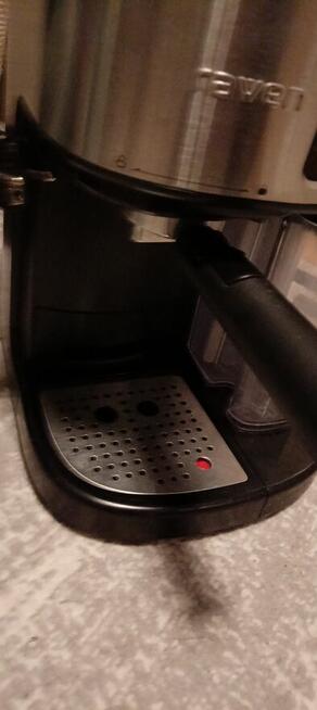 Sprzedam tanio używany express kolbowy do kawy marki Raven.