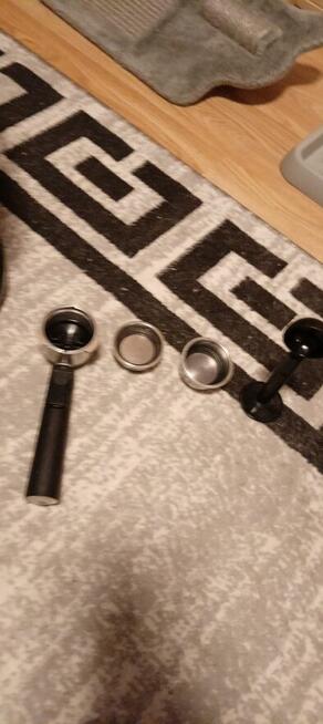 Sprzedam tanio używany express kolbowy do kawy marki Raven.