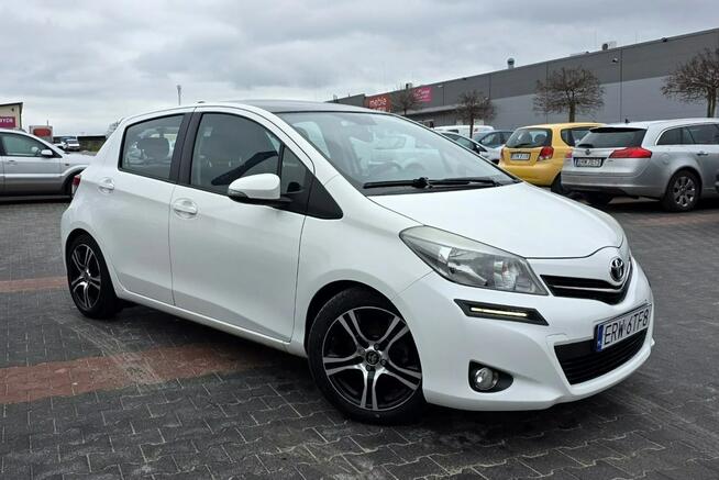 Toyota Yaris 1.3 VVT-i 99 koni Szklany dach Klimatyzacja możliwa ZAMIANA