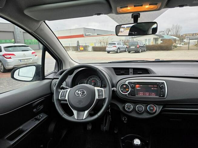 Toyota Yaris 1.3 VVT-i 99 koni Szklany dach Klimatyzacja możliwa ZAMIANA