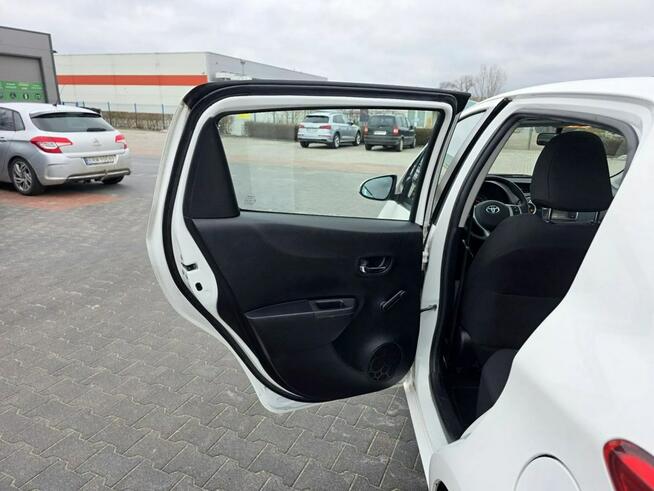 Toyota Yaris 1.3 VVT-i 99 koni Szklany dach Klimatyzacja możliwa ZAMIANA