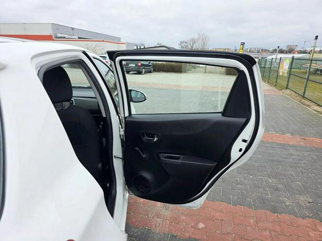 Toyota Yaris 1.3 VVT-i 99 koni Szklany dach Klimatyzacja możliwa ZAMIANA