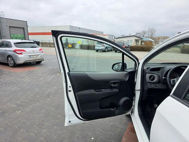 Toyota Yaris 1.3 VVT-i 99 koni Szklany dach Klimatyzacja możliwa ZAMIANA