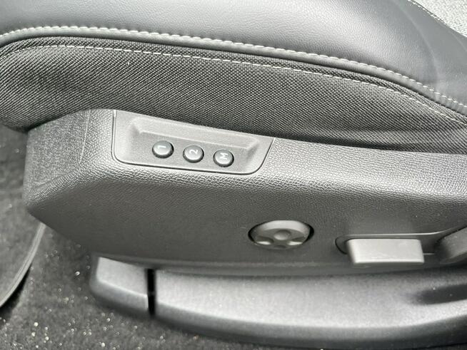 Peugeot 3008 model 2018 1.6 HDi wirtualne zegary