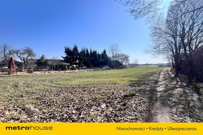 Na sprzedaż przestronna działka z budynkiem