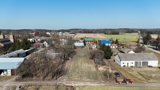 Na sprzedaż przestronna działka z budynkiem