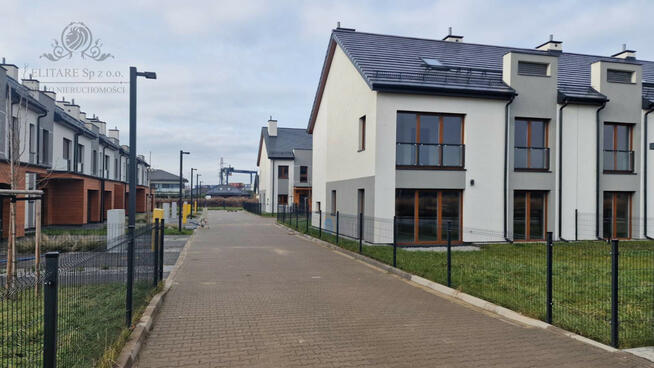 Duży dom szereg ŚRODKOWY o pow.130,62m2 na działce 89,68m2, Kąty Wrocławskie