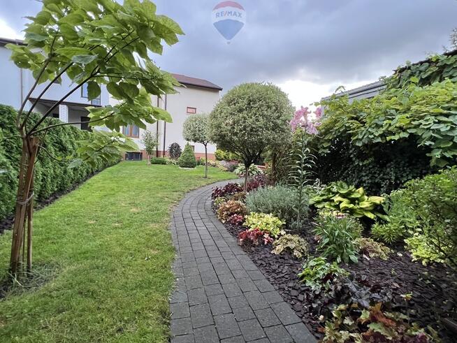 Połowa bliźniaka z ogrodem w centrum Piastowa