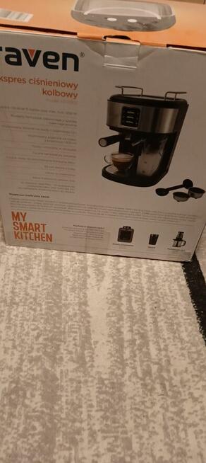 Sprzedam tanio używany express kolbowy do kawy marki Raven.