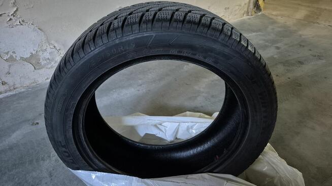 Sprzedam komplet opon zimowych Dunlop 235/50R19