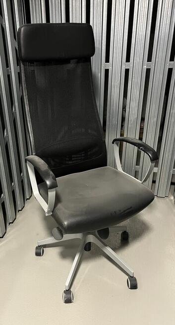 Krzesło biurowe IKEA czarne siatka z podłokietnikami