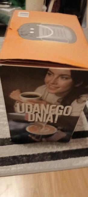 Sprzedam tanio używany express kolbowy do kawy marki Raven.