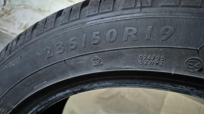 Sprzedam komplet opon zimowych Dunlop 235/50R19