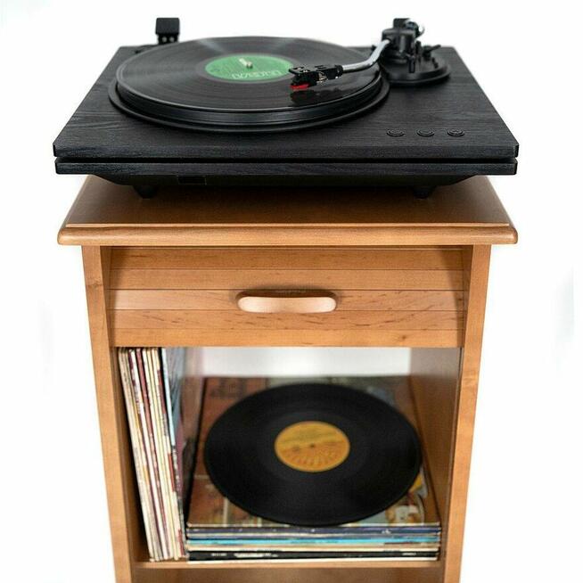 Drewniana szafka na winyle i segregatory