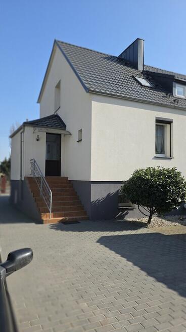 Dom dwumieszkaniowy z dwoma lokalami