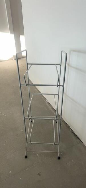 Metalowy stojak na butle z wodą 5 galonów – 3 poziomy, na kó