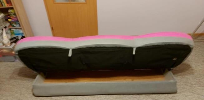 Wersalka młodzieżowa z dwiema poduszkami