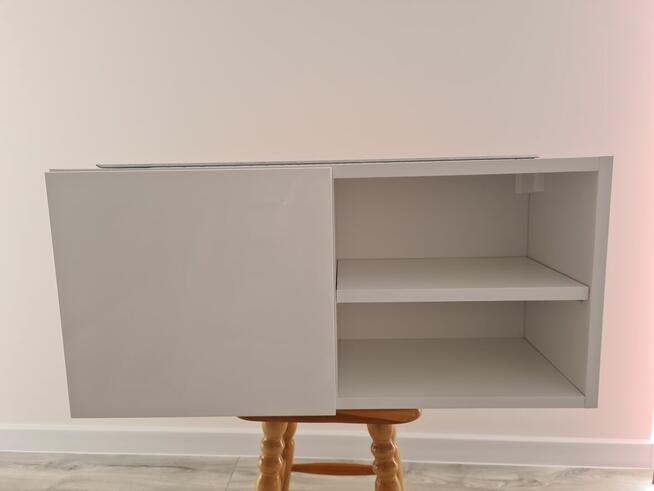 Szafka wisząca do pokoju dziecięcego