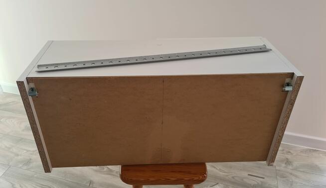 Szafka wisząca do pokoju dziecięcego