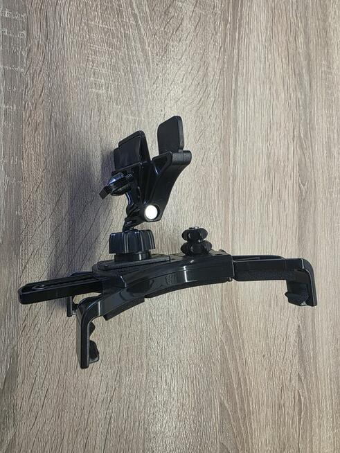 Uchwyt samochodowy na tablet / nawigację