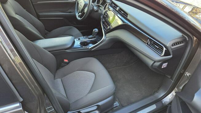 Toyota Camry 2.5 Hybrid FV 23% Salon PL Prestige Hand Free Navi Super Stan