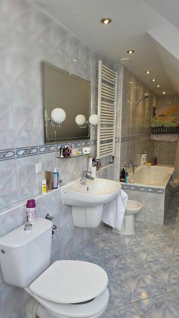 Dom dwumieszkaniowy z dwoma lokalami