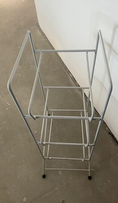 Metalowy stojak na butle z wodą 5 galonów – 3 poziomy, na kó