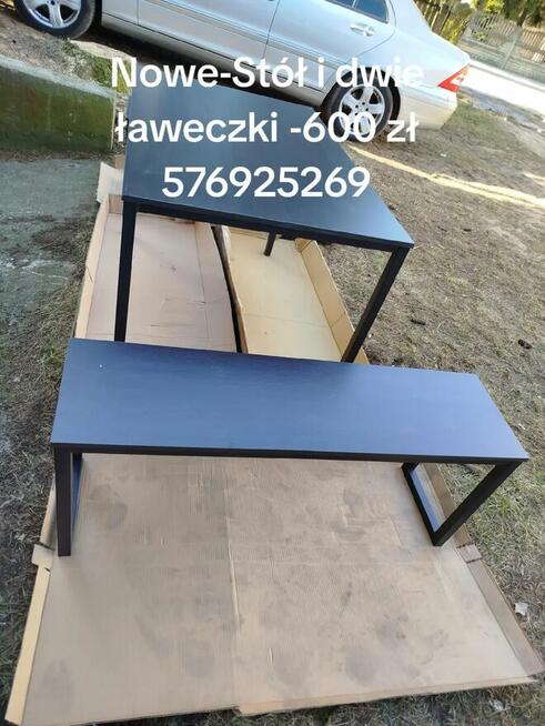 Stół z ławeczkami