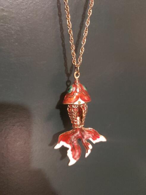 Kultowa RUCHOMA ZŁOTA RYBKA Cloisonné – Unikalny Vintage