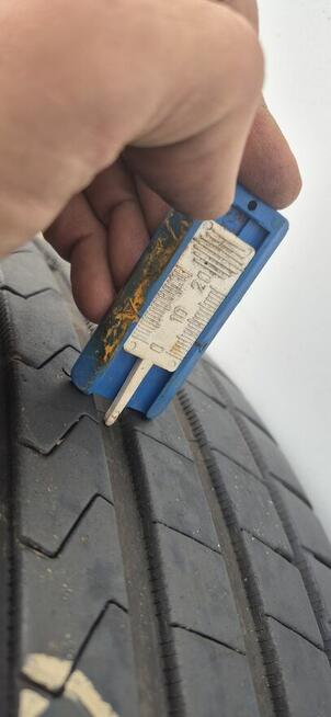 opony lato 23r. 215/60/17.6mm,kpl.bez wad.