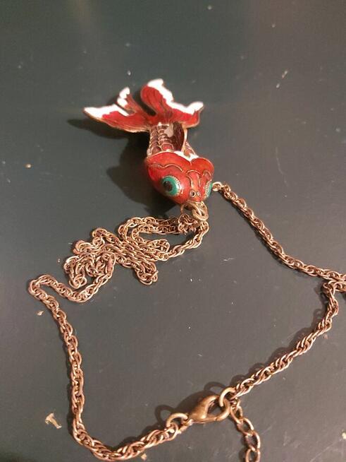 Kultowa RUCHOMA ZŁOTA RYBKA Cloisonné – Unikalny Vintage
