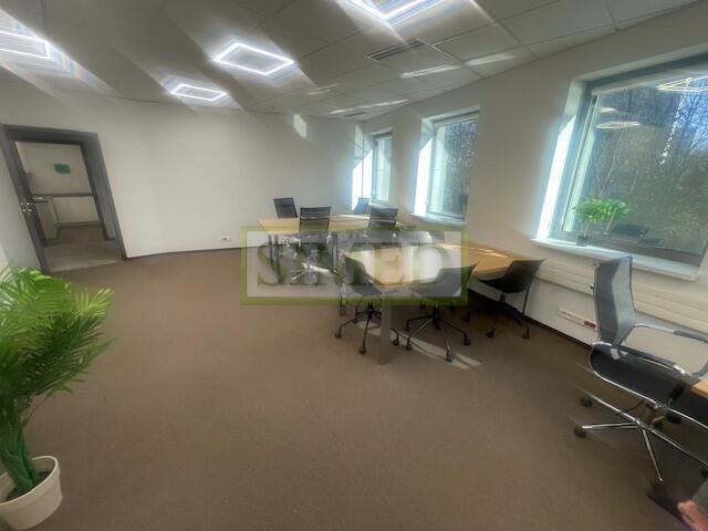Sala konferencyja,biuro,dostęp24h,parking,recepcja