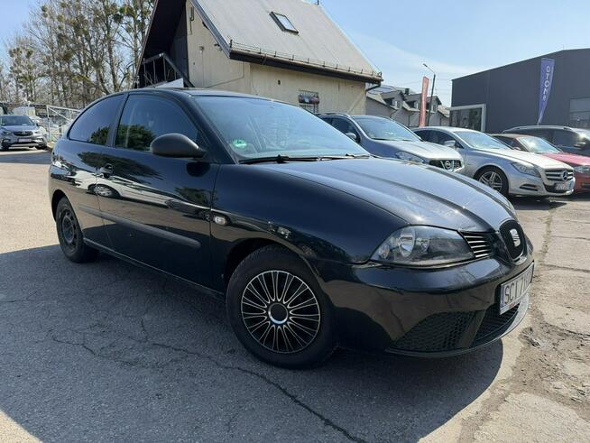 Seat Ibiza Dwa komplety kół, Radio, Wspomaganie kierownicy, ABS