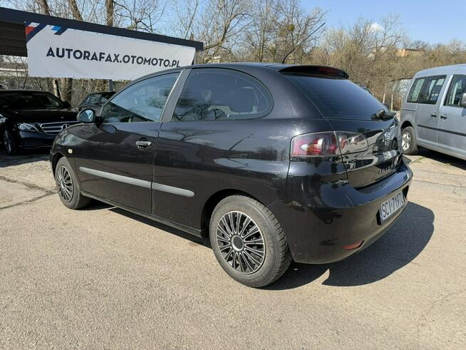 Seat Ibiza Dwa komplety kół, Radio, Wspomaganie kierownicy, ABS