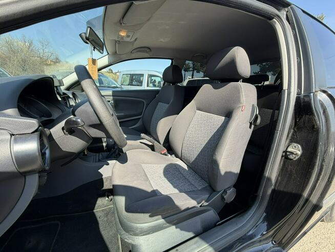 Seat Ibiza Dwa komplety kół, Radio, Wspomaganie kierownicy, ABS