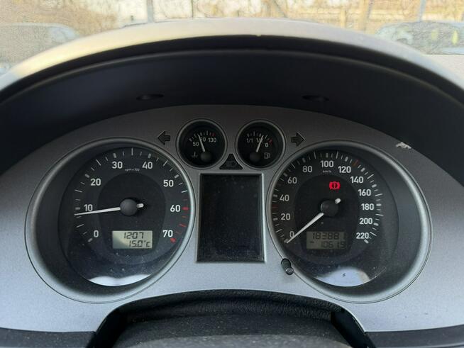 Seat Ibiza Dwa komplety kół, Radio, Wspomaganie kierownicy, ABS