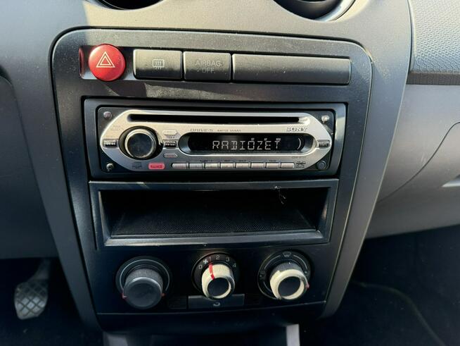 Seat Ibiza Dwa komplety kół, Radio, Wspomaganie kierownicy, ABS