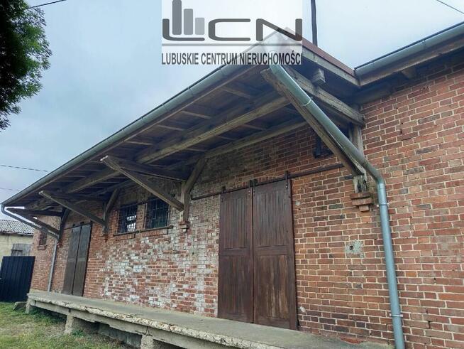 Murowana hala z rampą Bobrówko gm. Strzelce Kraj.