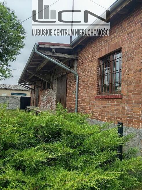 Murowana hala z rampą Bobrówko gm. Strzelce Kraj.