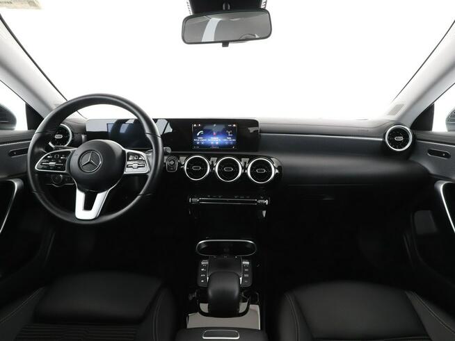 Mercedes CLA 200 Historia serwisowa Automat Full LED Navi Czujniki parkowania Klimatyza