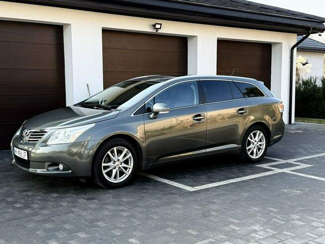 Toyota Avensis 2.0B 152KM Navi Kamera Cofania Dobry Stan