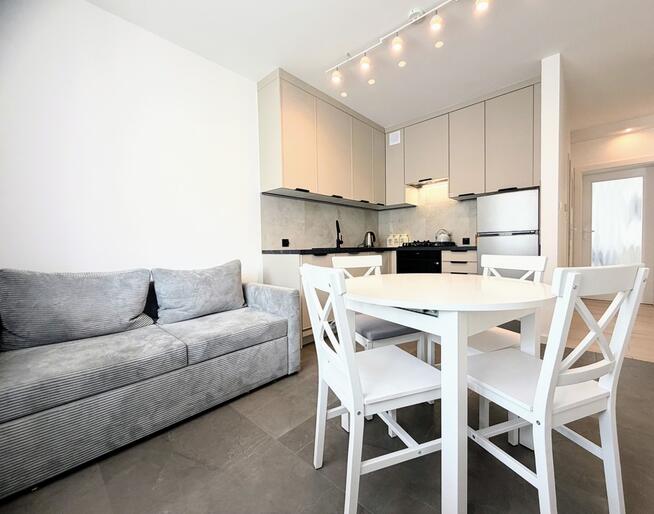 2 pokoje oddzielna kuchnia, balkon, kom. lok.