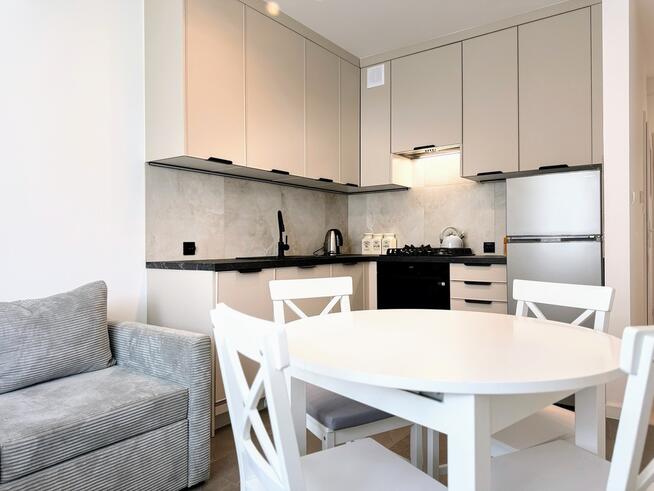 2 pokoje oddzielna kuchnia, balkon, kom. lok.