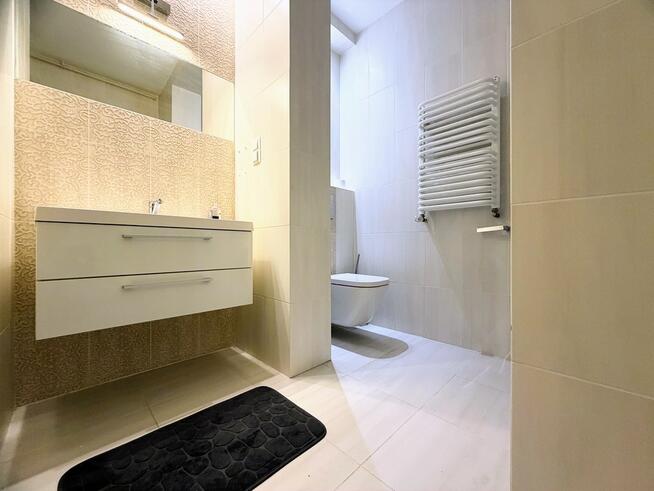 2 pokoje oddzielna kuchnia, balkon, kom. lok.