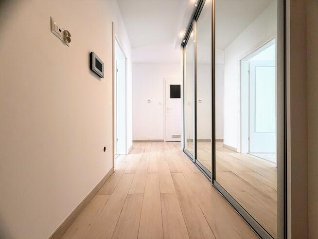 2 pokoje oddzielna kuchnia, balkon, kom. lok.