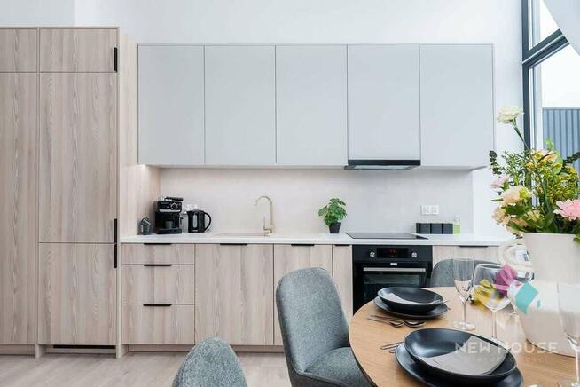 4 pok. 67,3 m2 z przy J. Mikołajskim, taras 10 m2.