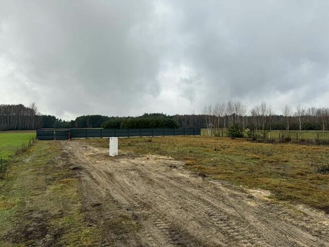 Sprzedam działkę budowlaną z mediami